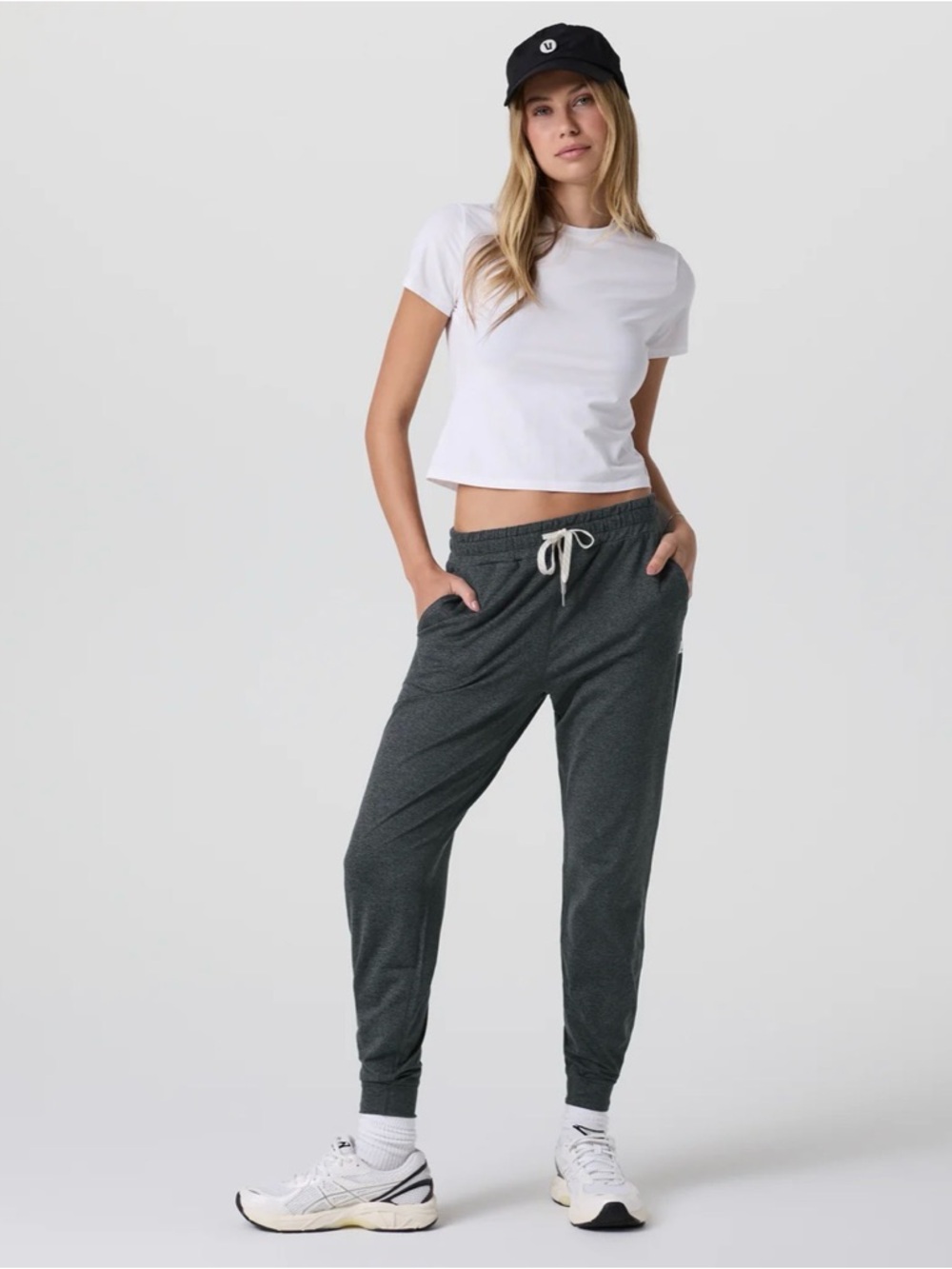 Womens Vuori performance jogger charcoal Heather S-Long